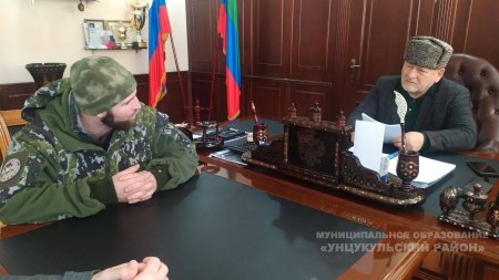 Глава Унцукульского района встретился с участником СВО.
