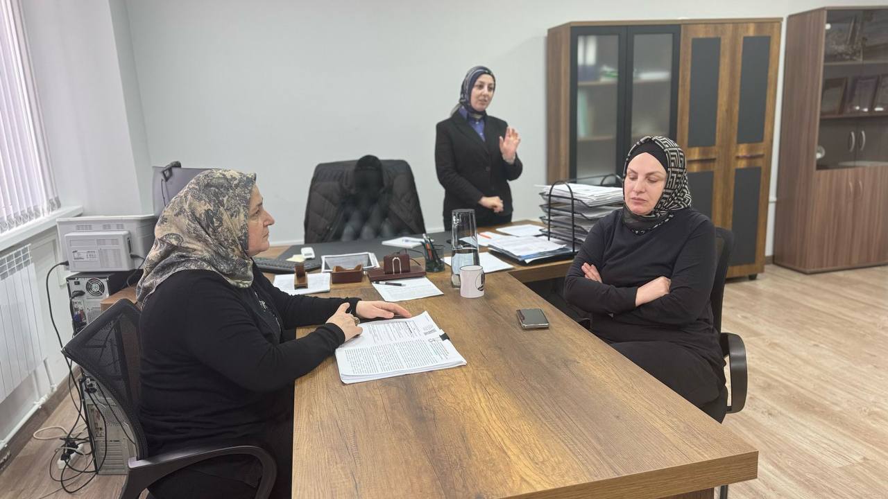 Обучающий семинар-практикум по новеллам в методических рекомендациях для руководителей муниципальных учреждений прошел в администрации МО «Унцукульский район».