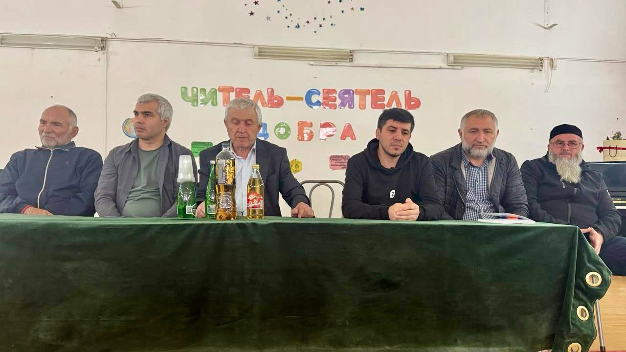 Продолжаются общеродительские собрания в Унцукульском районе: диалог для безопасности и прав подростков в гимринской школе..