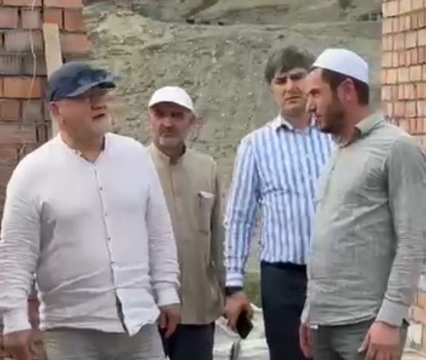 Глава Унцукульского района проинспектировал ход ремонта образовательного центра в Шамилькале..