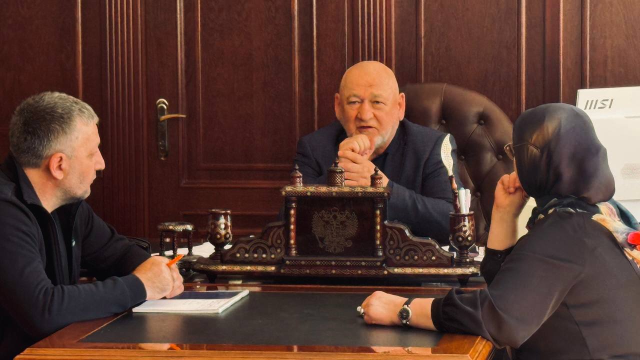 Глава Унцукульского района Иса Магомедович подвел итоги субботника и обсудил подготовку к 80-летию Победы..