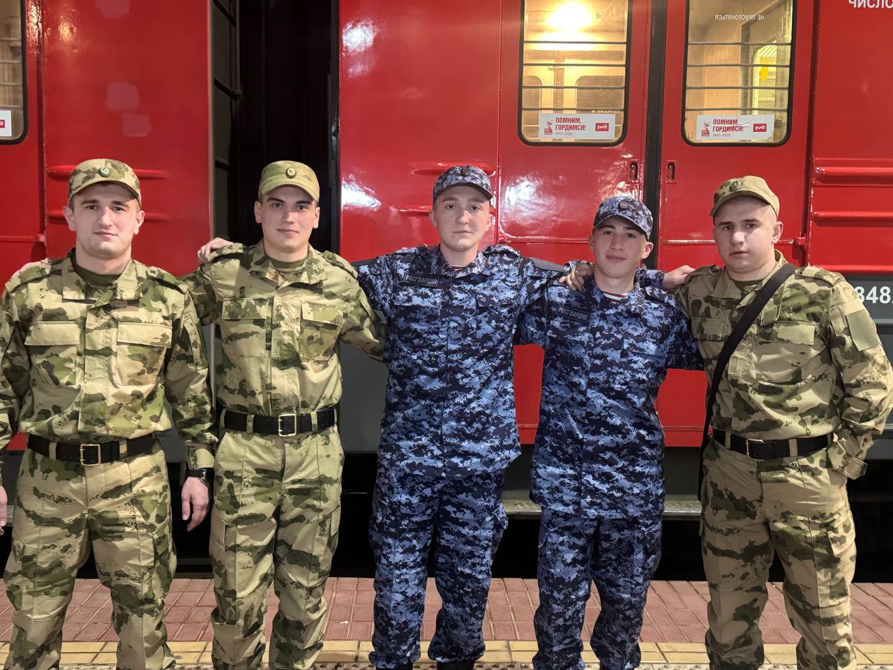 Молодёжь Унцукульского района отправилась служить в Петербург и Крым..
