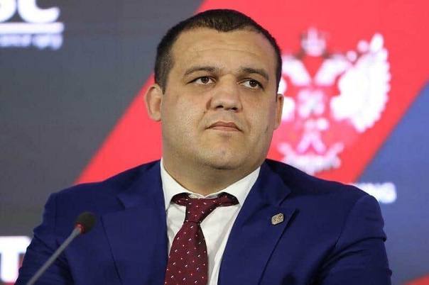 Умар Кремлёв пополнил инвентарь ДЮСШ поселка Шамилькала, поддержав развитие бокса в регионе.. Умар Кремлёв пополнил инвентарь ДЮСШ поселка Шамилькала, поддержав развитие бокса в регионе..
