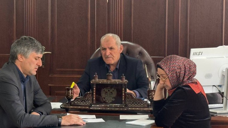 В администрации Унцукульского района проведено очередное аппаратное совещание под руководством заместителя главы МО "Унцукульский район" Карамагомеда Гаджиевича.. В администрации Унцукульского района проведено очередное аппаратное совещание под руководством заместителя главы МО "Унцукульский район" Карамагомеда Гаджиевича..