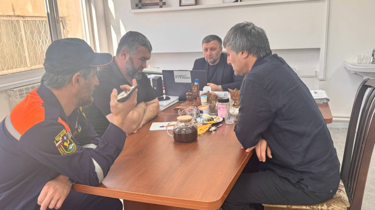 Подготовка к летнему туристическому сезону: рабочее совещание в администрации Унцукульского района.. Подготовка к летнему туристическому сезону: рабочее совещание в администрации Унцукульского района..