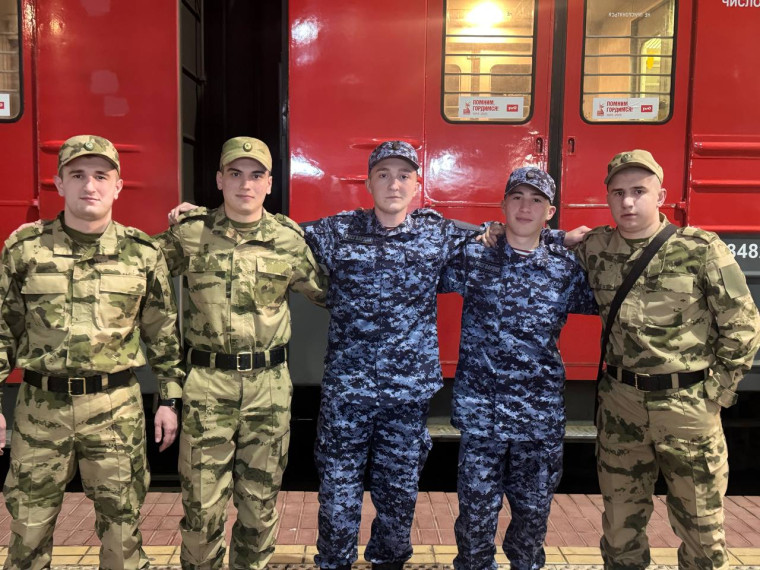 Молодёжь Унцукульского района отправилась служить в Петербург и Крым.. Молодёжь Унцукульского района отправилась служить в Петербург и Крым..