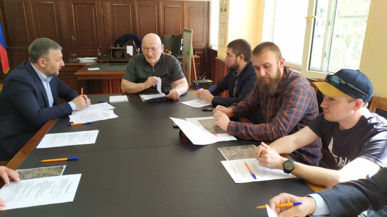 Глава МО "Унцукульского района" провел совещание, посвященное проведению забега "Dagestan Wild Trail 2024". На совещании присутствовал организатор забега Антон Жилин. Глава МО "Унцукульского района" провел совещание, посвященное проведению забега "Dagestan Wild Trail 2024". На совещании присутствовал организатор забега Антон Жилин.