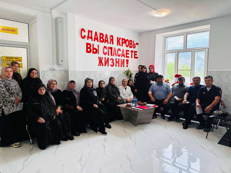 Сегодня ко Дню донора в Унцукульской ЦРБ проходит акция "Я донор". Сегодня ко Дню донора в Унцукульской ЦРБ проходит акция "Я донор".