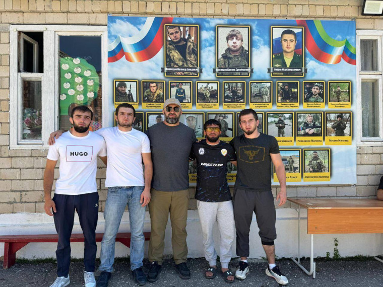 В лагере «Сосна» провели мероприятие, на которой детям рассказали о пользе спорта и здорового образа жизни. В лагере «Сосна» провели мероприятие, на которой детям рассказали о пользе спорта и здорового образа жизни.