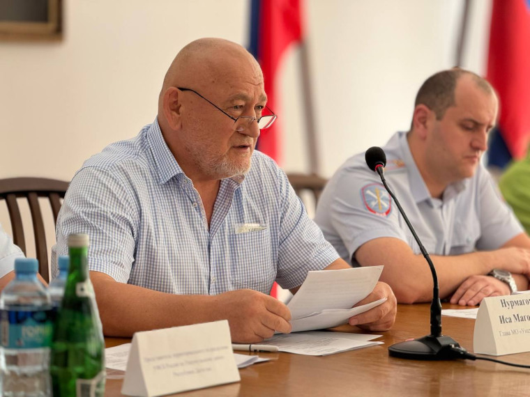 В актовом зале администрации Унцукульского района провели Заседание антитеррористической комиссии под председательством главы района Исы Нурмагомедова. В актовом зале администрации Унцукульского района провели Заседание антитеррористической комиссии под председательством главы района Исы Нурмагомедова.