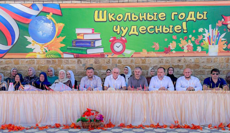 Торжественные линейки, посвященные Дню знаний прошли во всех школах Унцукульского района. Торжественные линейки, посвященные Дню знаний прошли во всех школах Унцукульского района.