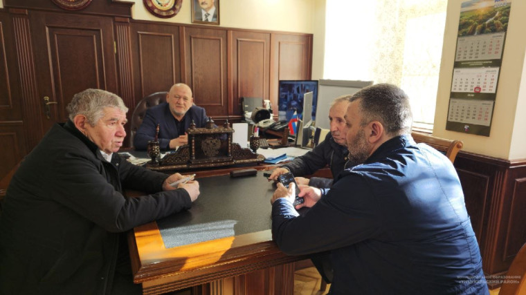 Иса Нурмагомедов провел встречу с лидерами общественного мнения. Иса Нурмагомедов провел встречу с лидерами общественного мнения.